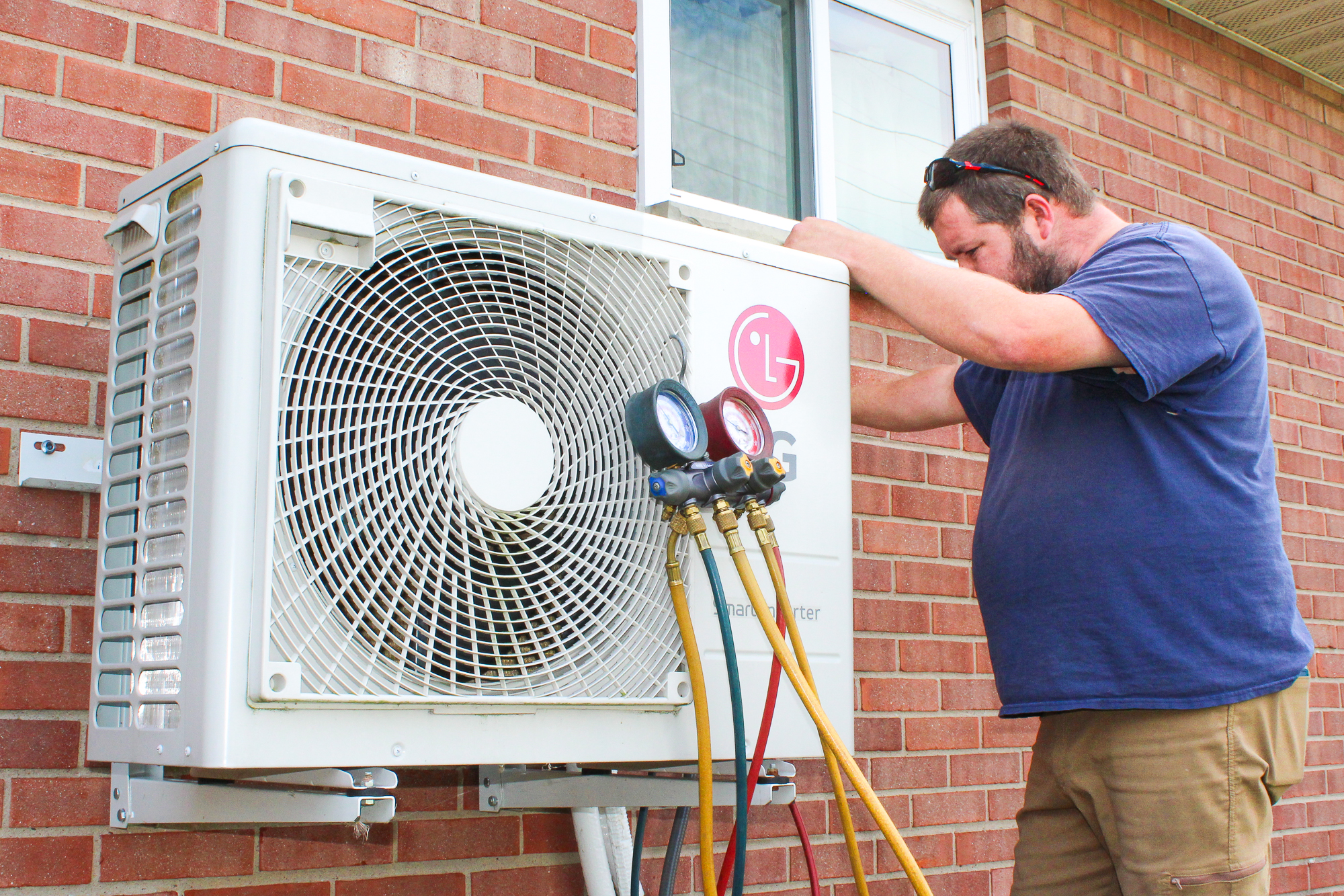 MDi HVAC professional testing outdoor unit pressure control as part of licensed HVAC preventative maintenance